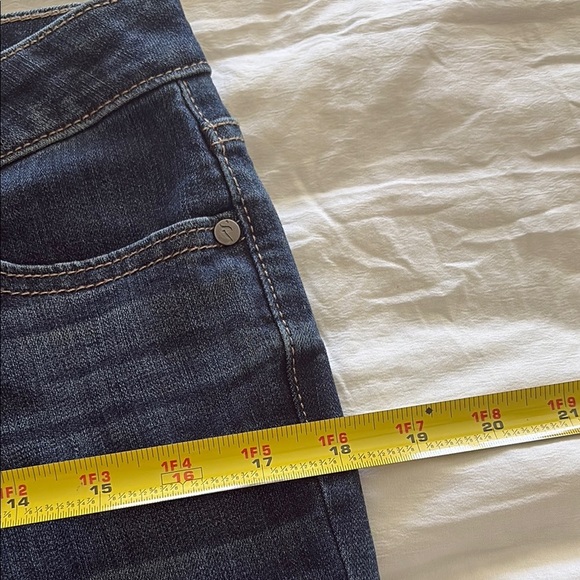 Simply Vera Vera Wang Blue Denim Mid-Rise Capris​ - Picture 4 of 14